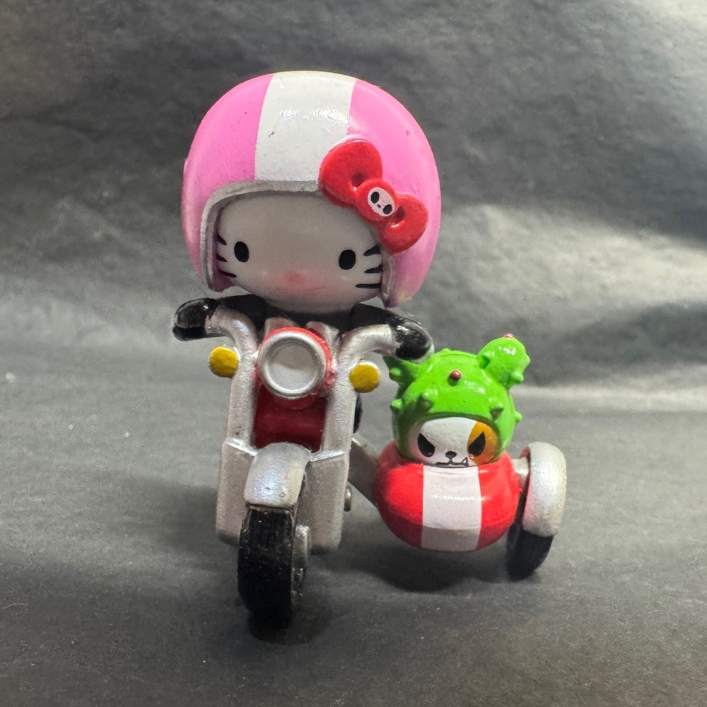 Tokidoki X Hello Kitty Series 1 Motorcycle and Sidecar 2.5” Figure